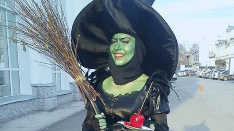 8 cách hóa trang Halloween thành phù thủy đơn giản, xinh đẹp